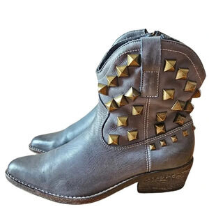 ZIGIny Shes Tuff Cookie Studded Boho Western  Cowboy Rodeo Ankle Boots Size 6.